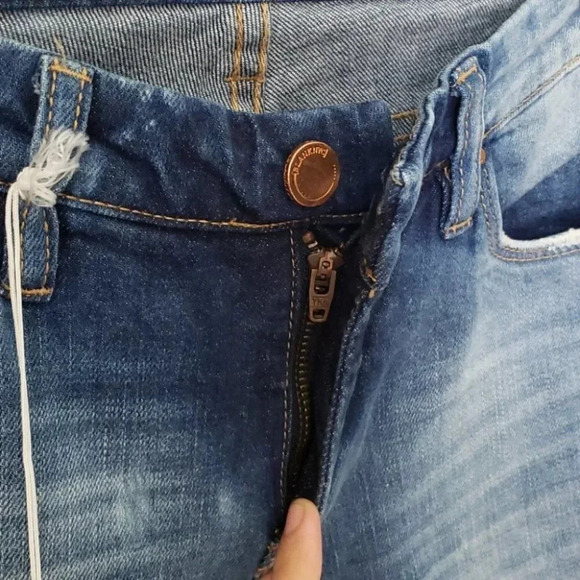 NWT Blank NYC Classique Skinny Jeans - Picture 11 of 13